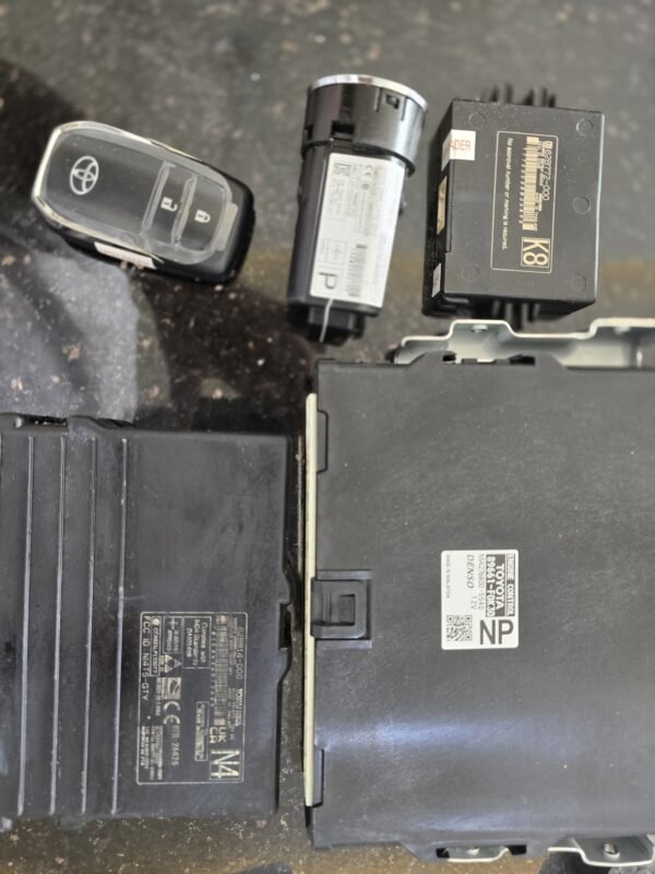 TOYOTA  Control unit consisting of an engine computer, smart key, remote control with start button and immobilizer for a  Toyota HILUX 2020_2025
