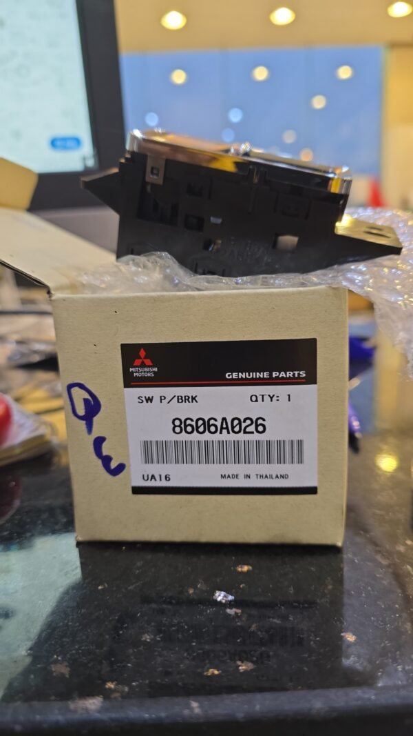 MITSUBISHI  HAND BRAKE SWITCH 8606A026
