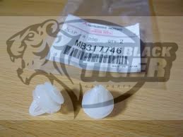 clip fr door trim MB317746