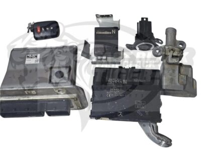 TOYOTA Control unit consisting of an engine computer, smart key, remote control with start button and immobilizer for a 2019  Toyota Land Cruiser. EINGEN  1GR