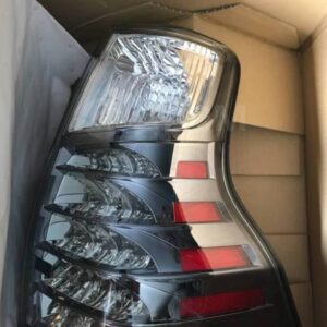 Genuine Toyota OEM Part – 81551-60B41 (LENS & BODY, RR COMBINATION LAMP)